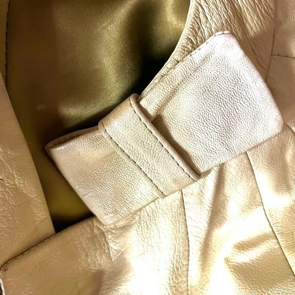 VINTAGE CREAM LEATHER CAPE - Picture 12 of 13